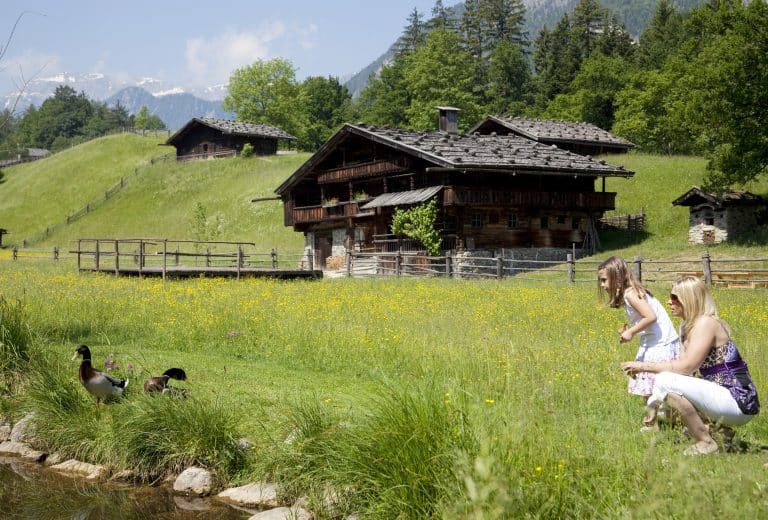 Rundgang durch das Museum Tiroler Bauernhöfe in Kramsach.